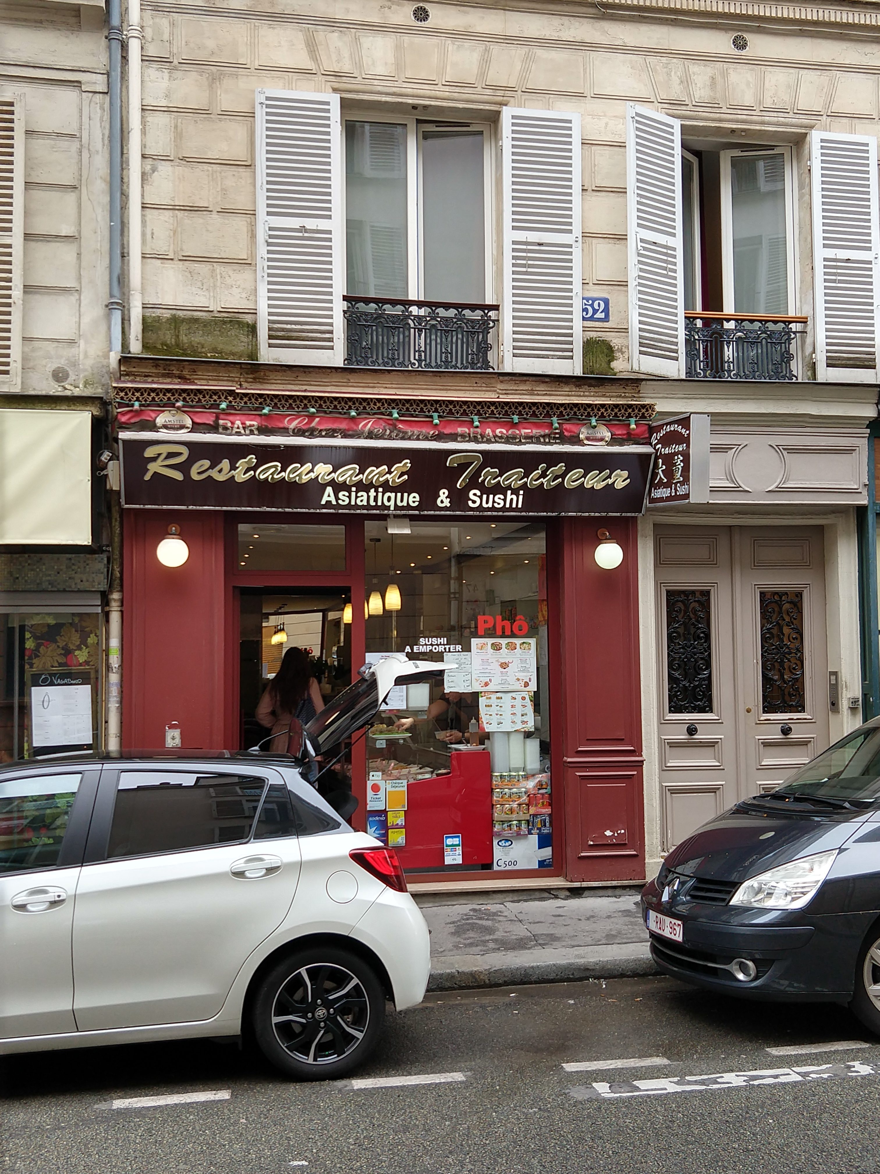 photo of Loy's lamp shop front
