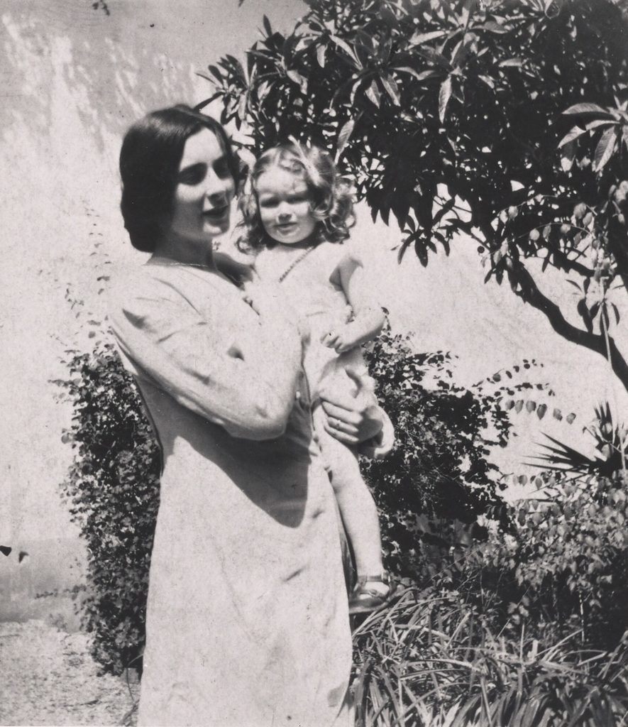 Mina Loy holding Joella Haweis Bayer]