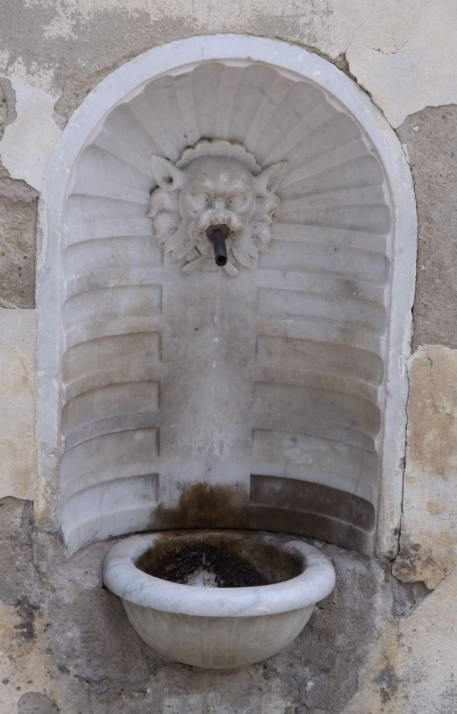 wall fountain